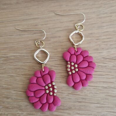 Boucles d'oreille fleurs rouge corail et or longues