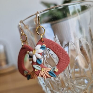 Boucles d'oreille terracotta et marguerite