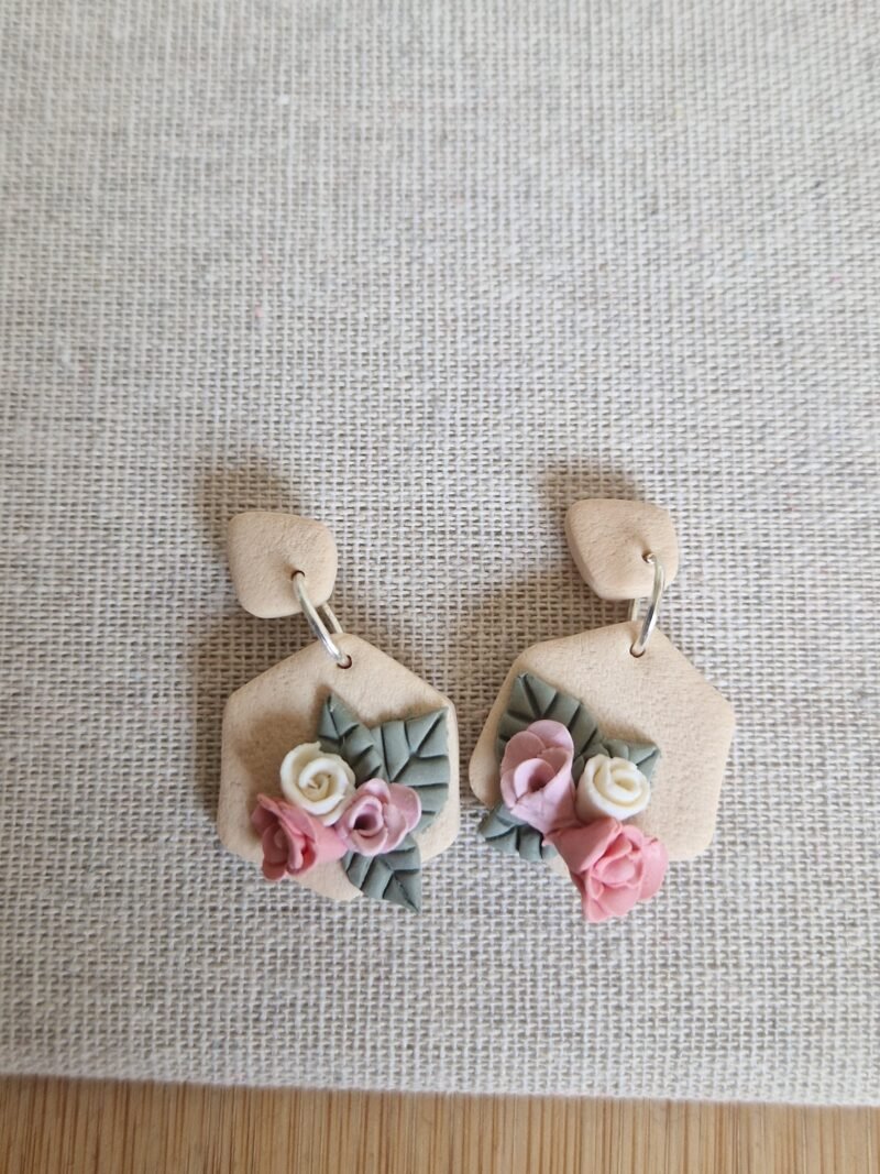 Boucles d'oreille bouquet de fleurs pastel – Image 6