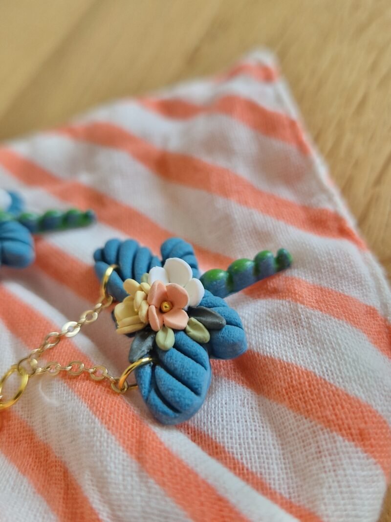 Boucles d'oreille Libellule bleu et fleurs – Image 8