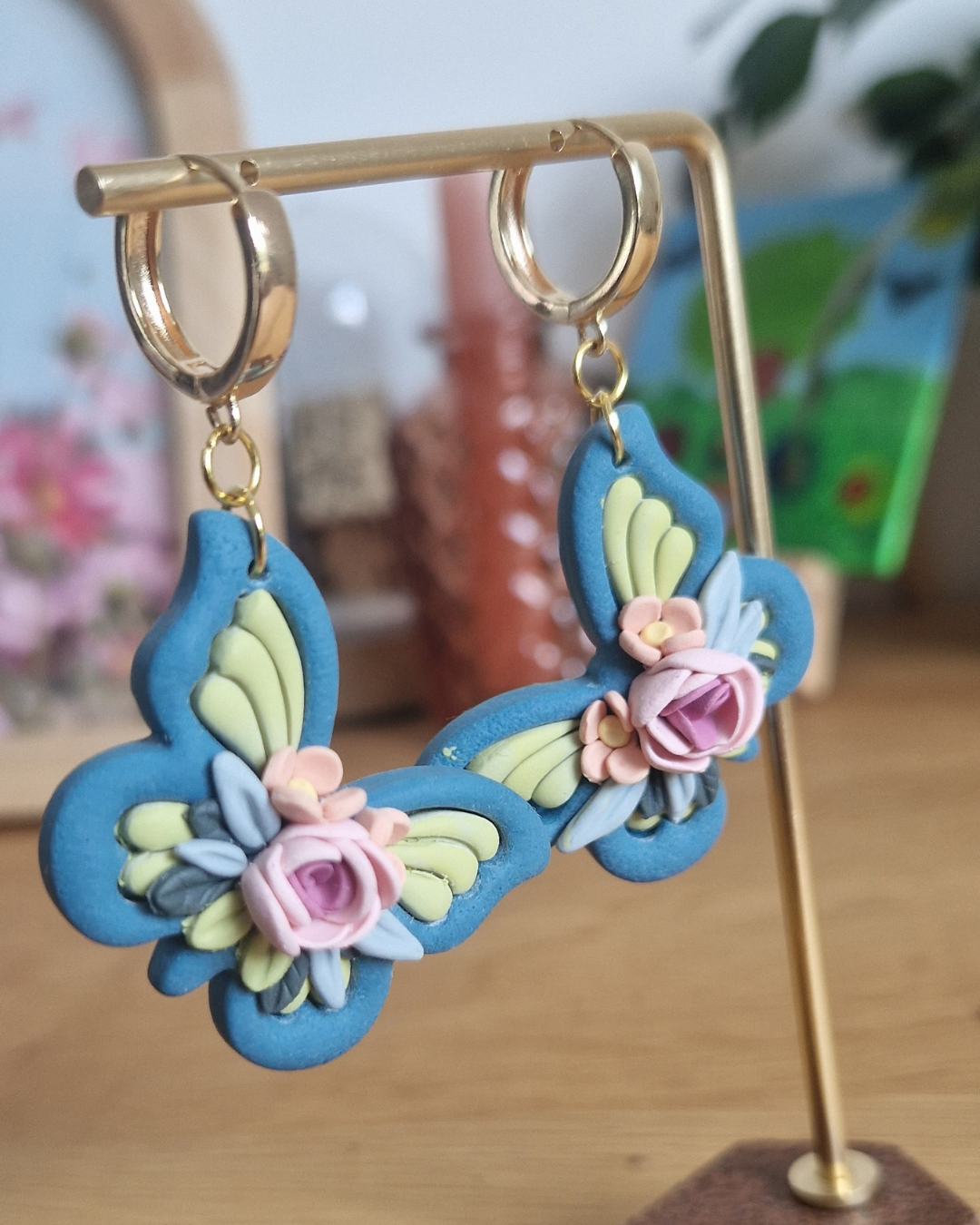 Boucles d’oreilles papillon fleuri – Image 4