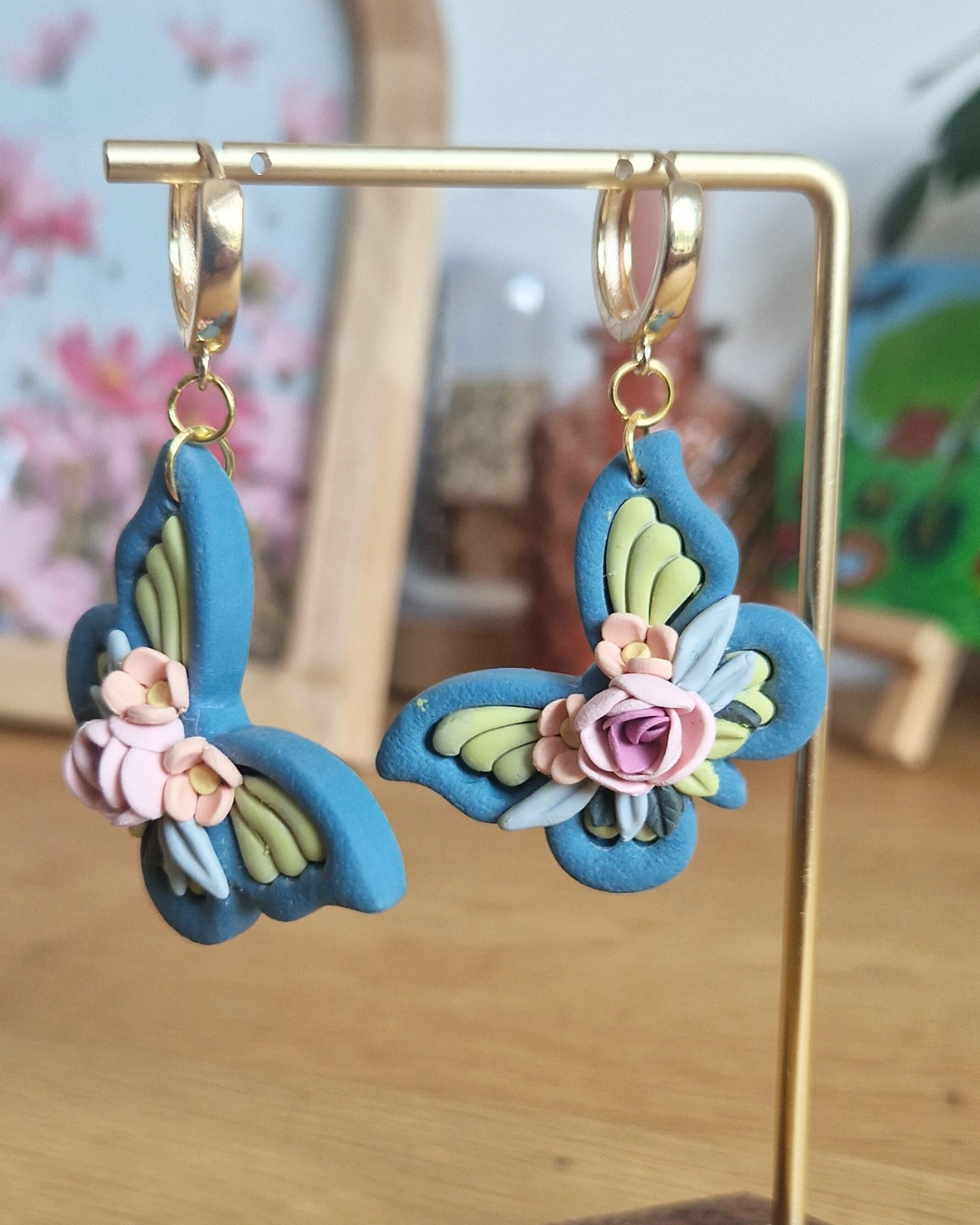 Boucles d’oreilles papillon fleuri – Image 5