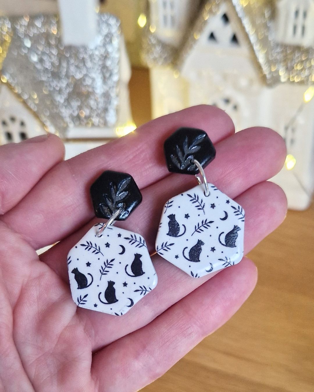 Boucles d’oreilles chats noirs & motifs lunaires – Bijou artisanal fait main – Image 5