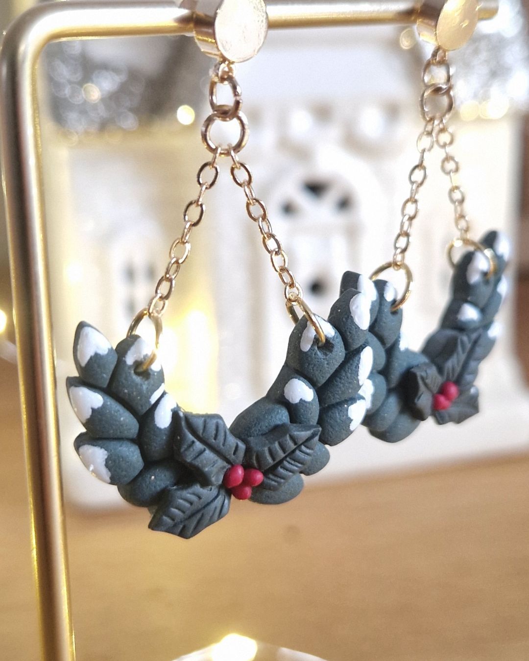 Boucles d’oreilles Couronne d'hiver – Feuilles et houx – Image 6